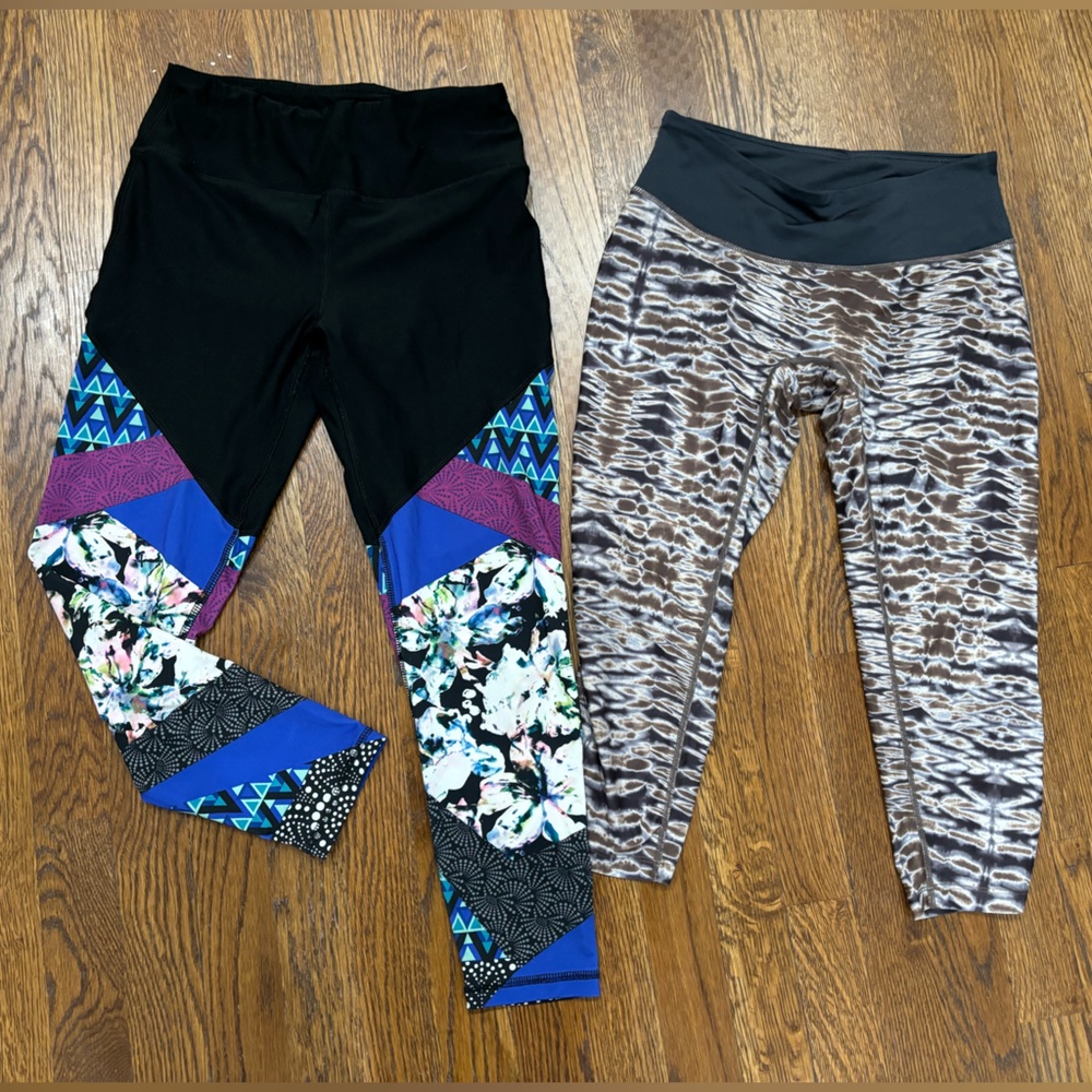 💜 bundle of two capri funky yoga athletic leggings